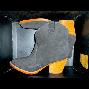 Brand new, coach suede western booties